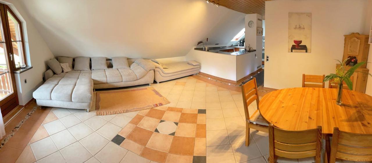 טודמוס Geraeumiges Maisonette Apartment מראה חיצוני תמונה