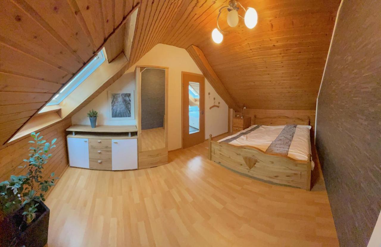 טודמוס Geraeumiges Maisonette Apartment מראה חיצוני תמונה